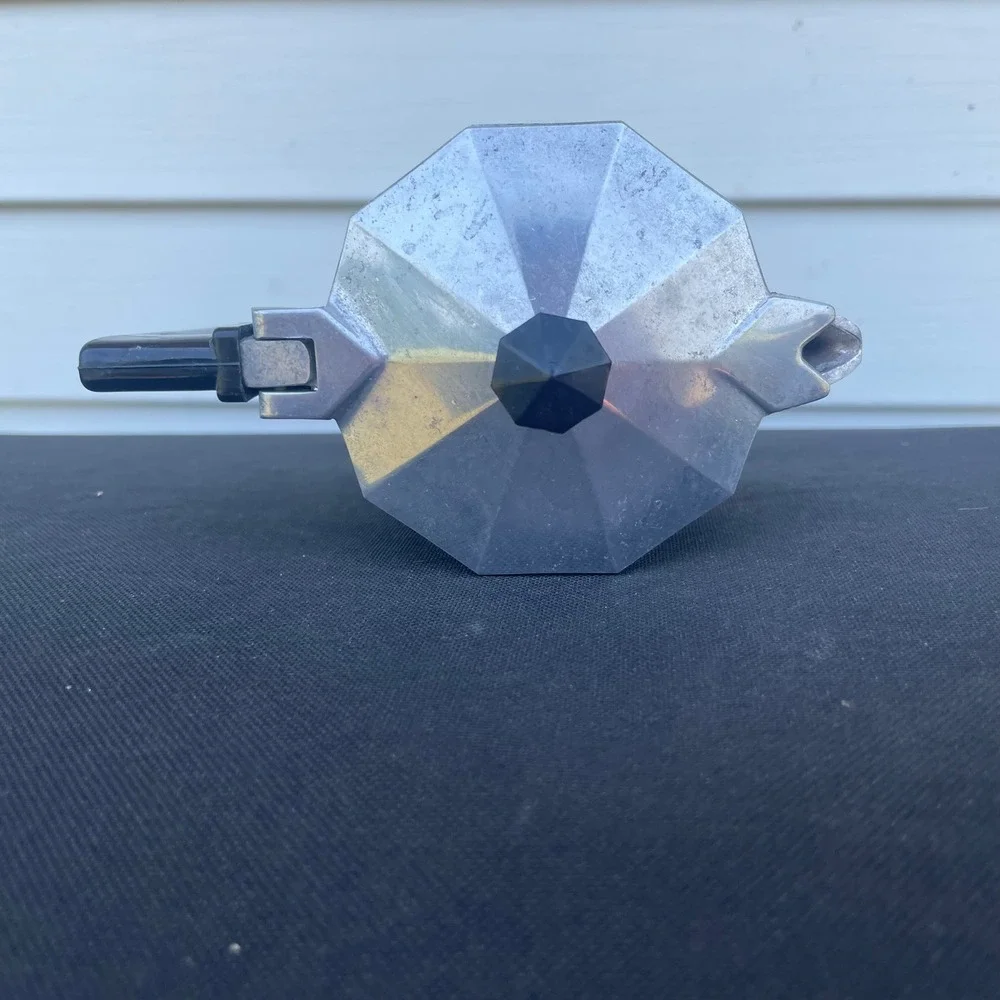 Medaglia d'Oro Vintage Italian Aluminum Stovetop Espresso Moka Pot Silver Small